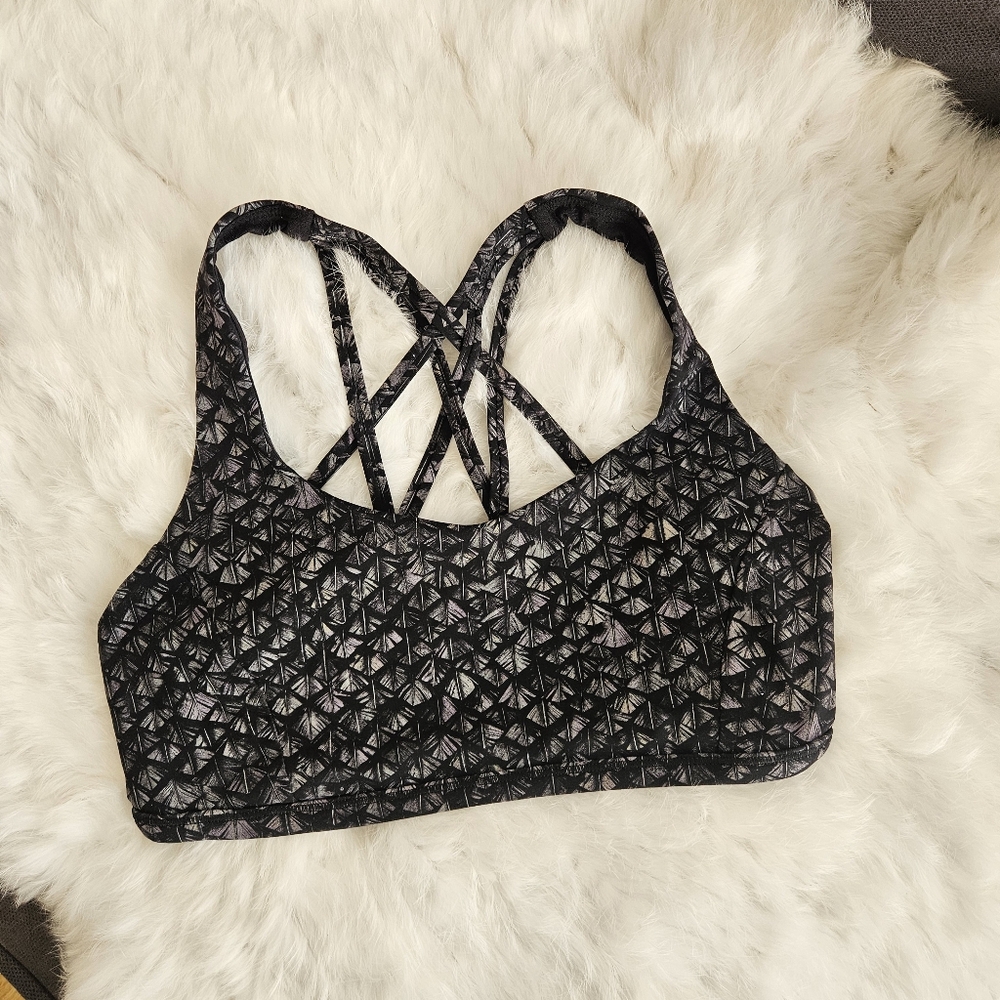 Lululemon Size 6 Sports Bra